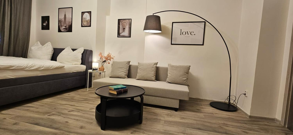 Others 2, 123 Shop & Stay, Karlovy Vary