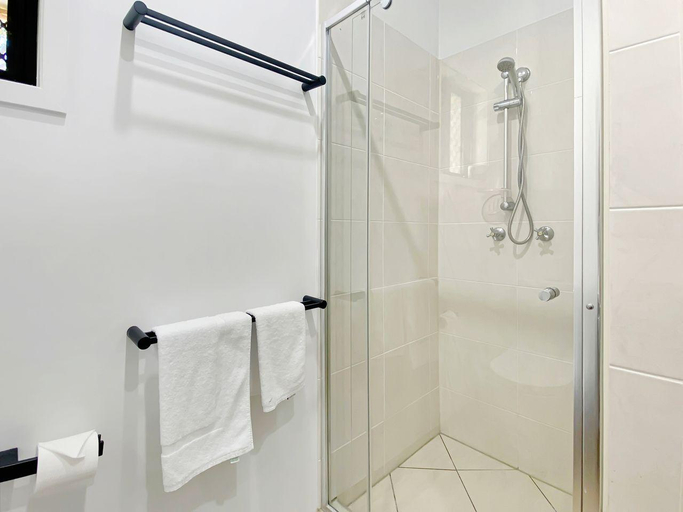 Bathroom 3, Kadani, Magnetic Island