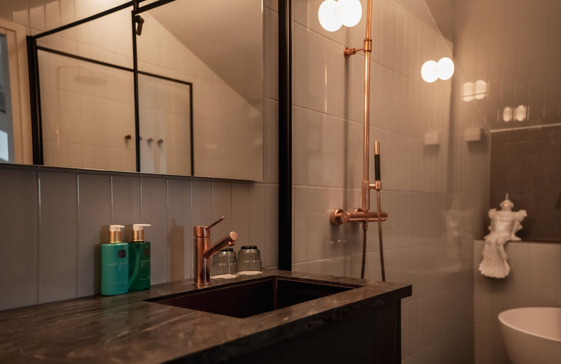 Bathroom 4, The Folks Hotel Konepaja, Uusimaa