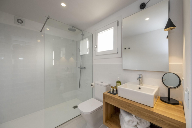 Bathroom 5, M27, Baleares