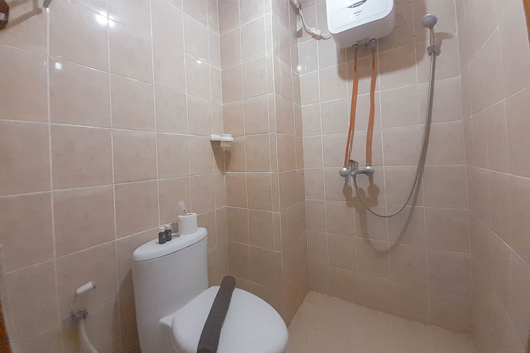 Bathroom 5, Serenity Studio at Pinewood Apartment By Travelio, Sumedang