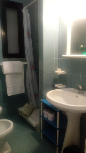Bathroom 5, Verdemare Sardegna Uno, Cagliari