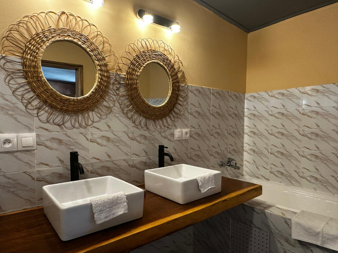 Bathroom 3, Mariama Lodge, Mbour