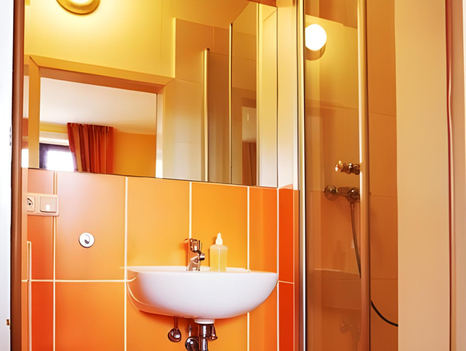 Bathroom 2, Hotel zur alten Stadtmauer, Lübeck