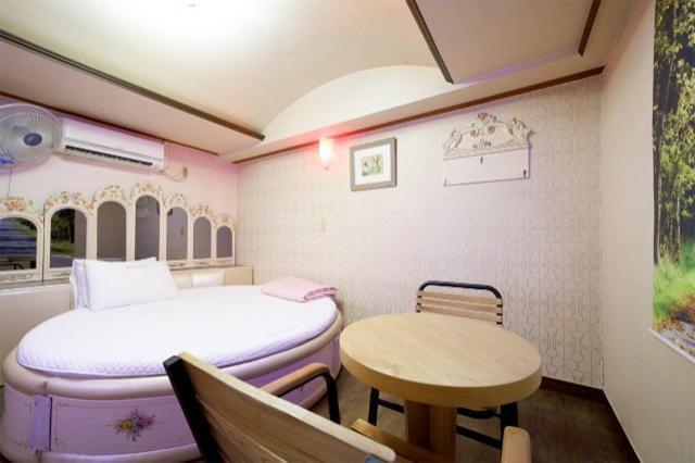 Bedroom 4, Ulsan Mugeodong Aram, Jung