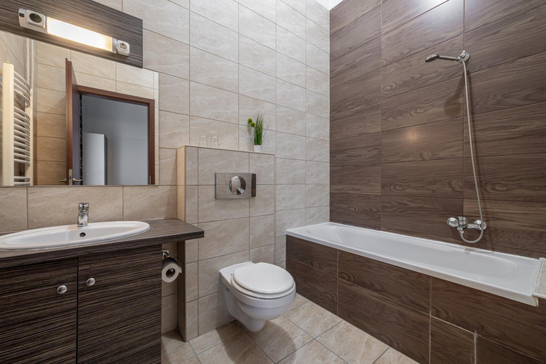 Bathroom 4, Full Moon Budapest, Budapesti
