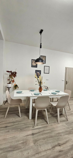 Others 5, 123 Shop & Stay, Karlovy Vary