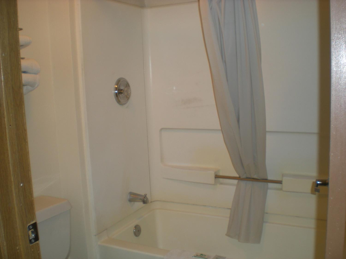Bathroom 5, Travelers Inn - Phoenix, Maricopa