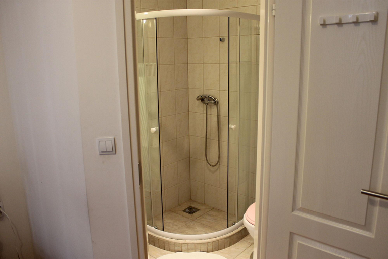 Bathroom 4, Omega Guesthouse Budapest, Budapesti