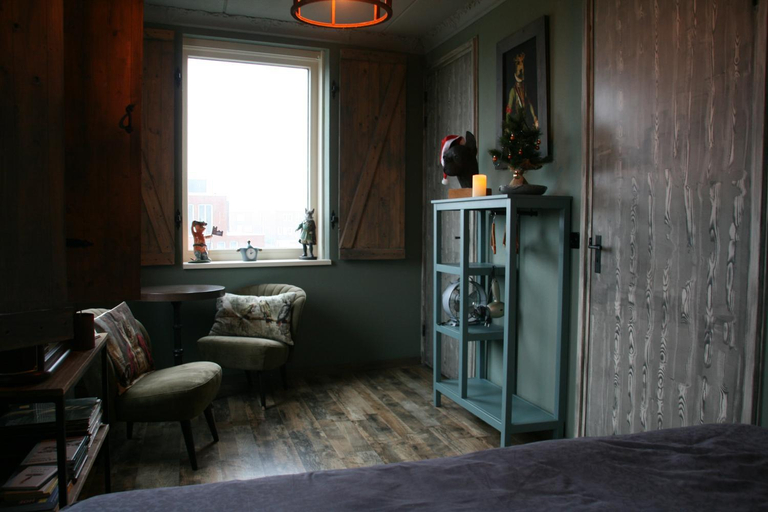 Others 2, B&B Het kasteel, Almere