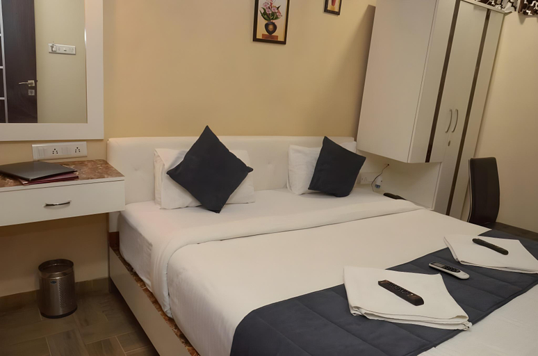 Bedroom 4, Platinum Hotel, Thane
