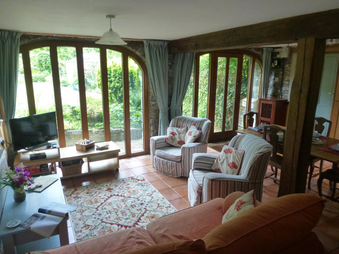 4, Ty Cefn Tregib, Carmarthenshire