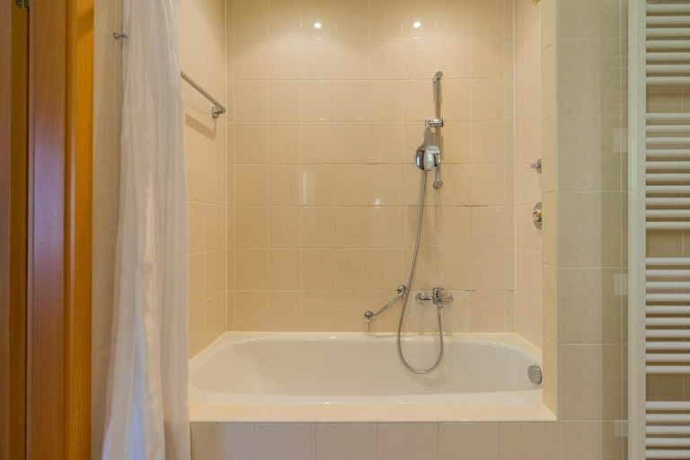 Bathroom 5, Apartmenthaus Berlin Mitte, Berlin