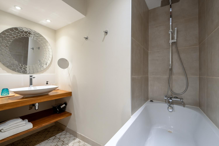 Bathroom 4, La Cour des sens, domaine d'hotes- Spa piscine chauffee, Vaucluse