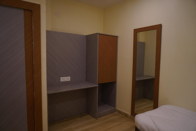 Bedroom 3, Hotel Aroma, Kaushambi