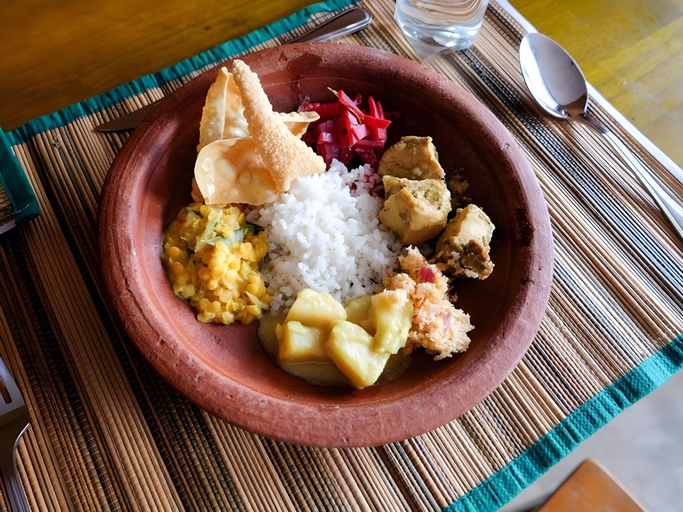 Food & Drinks 4, Thotupola Residence, Harispattuwa