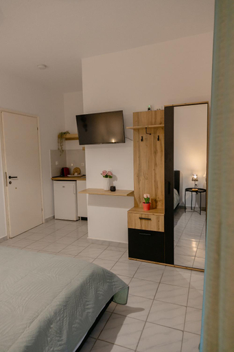 Others 4, Villa Lemona, Epirus