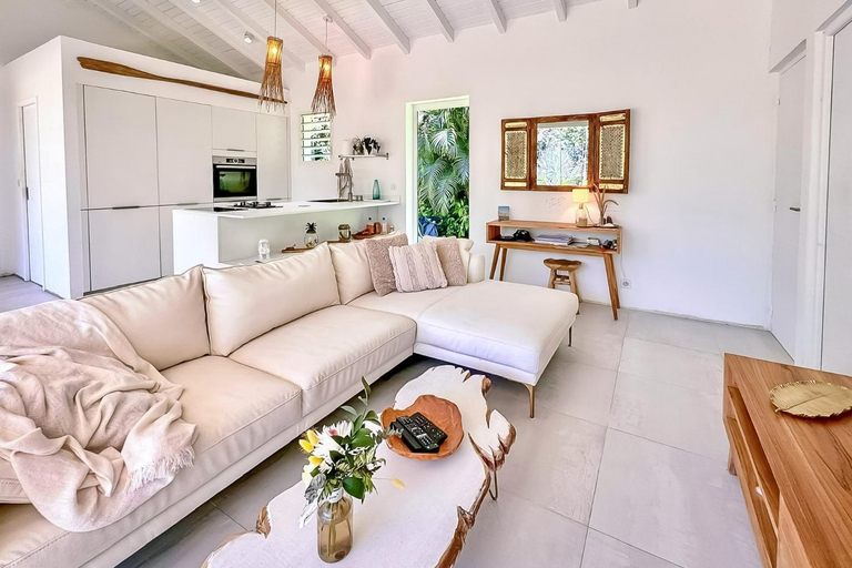 Others 5, The White Palm, Sainte-Rose