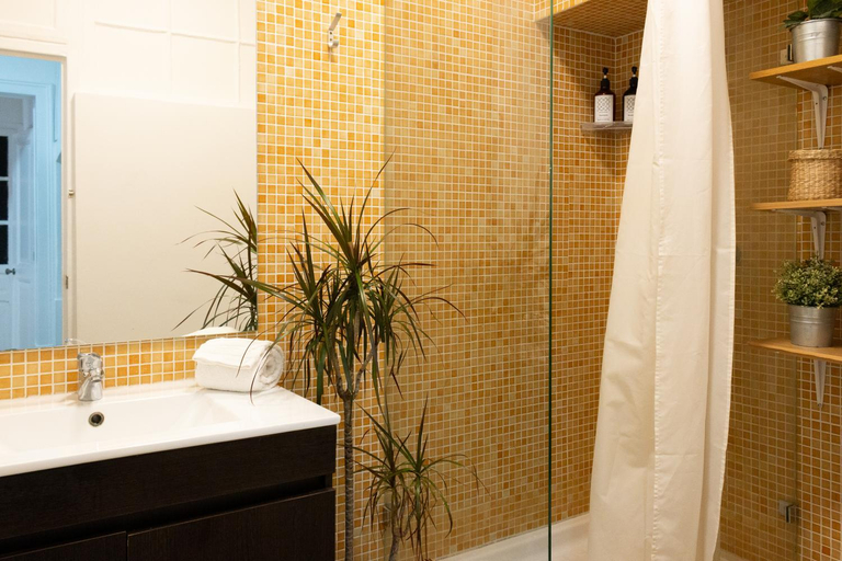 Bathroom 5, Santos Stay by Madrabica, Lisbon