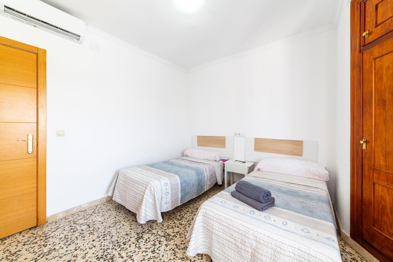 Others 5, Hostal Moya, Almería