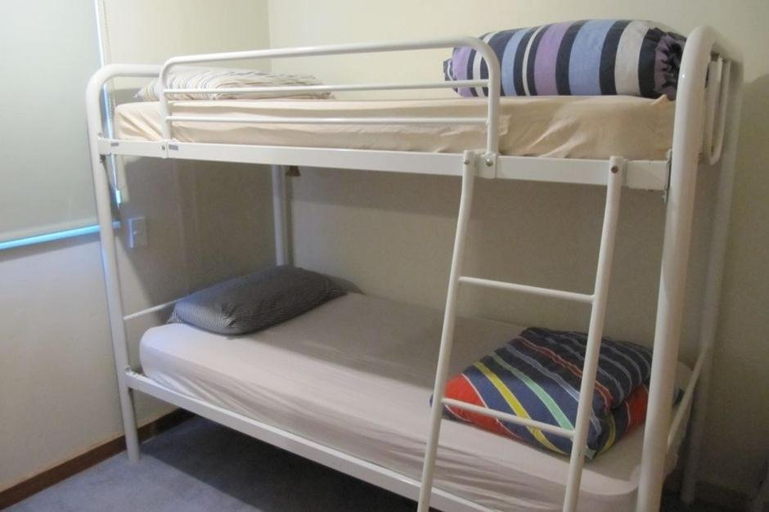 Bedroom 2, Off The Track Backpackers, Taupo