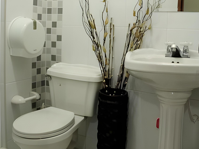 Bathroom 4, Casa Catalina Real Aparthotel, Cartagena de Indias