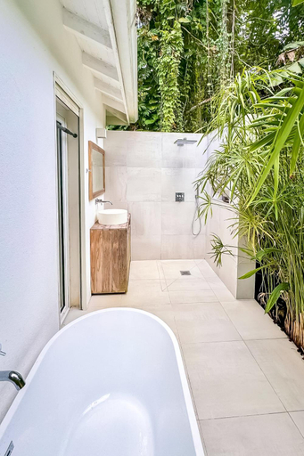 Bathroom, The White Palm, Sainte-Rose