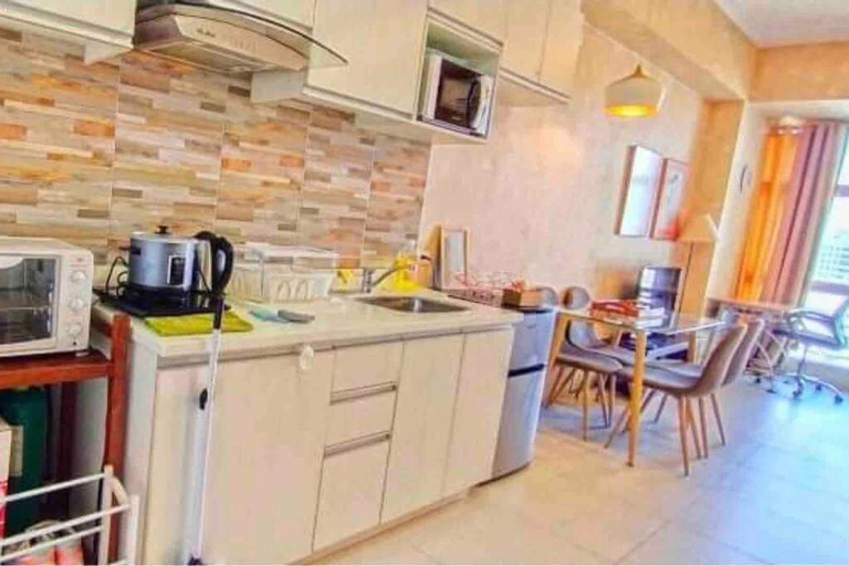 Others 5, Twin Oaks Place West Tower, Pasig City
