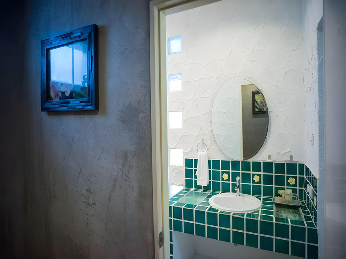 Bathroom 2, The Hermitage, Pattaya