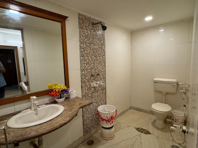 Bathroom 3, Hotel Kamal ( Nearest to Taj Mahal ), Agra
