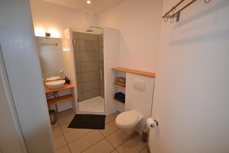 Bathroom 2, Schloss Grobitz, Burgenlandkreis