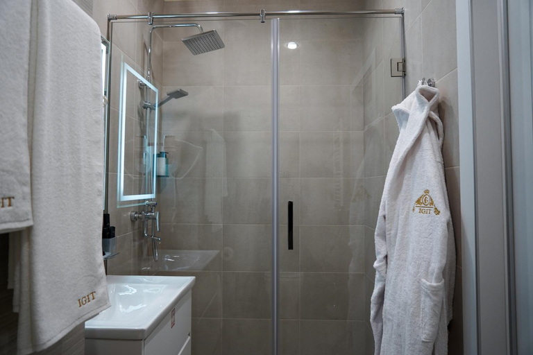 Bathroom 3, Igit Plaza Hotel