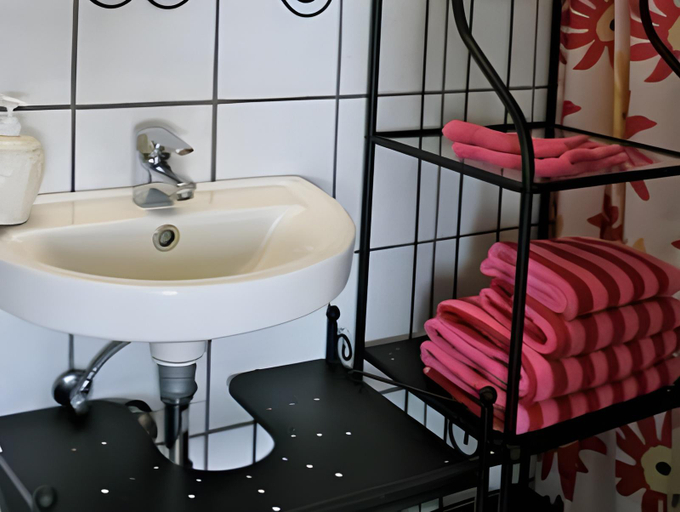 Bathroom 3, Hraunsnef Country Hotel, Borgarbyggð