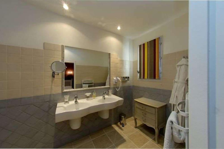 Bathroom 3, Auberge du Manet, Yvelines