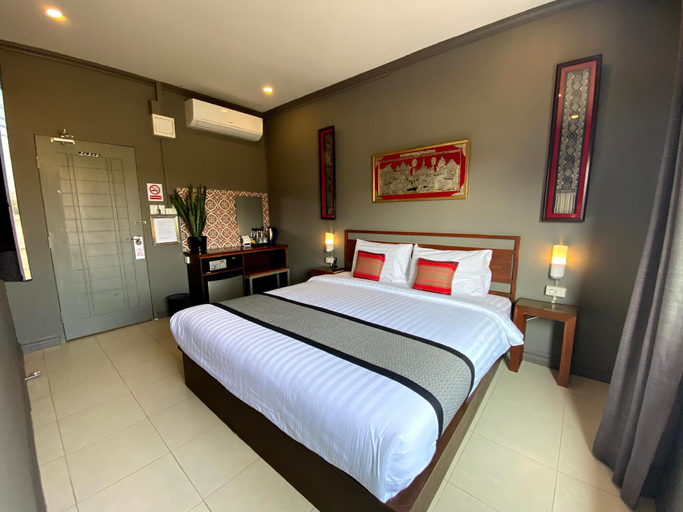 Others 2, Patuxay Place, Vientiane