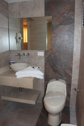 Bathroom 4, Hotel Dorado Plaza, Cartagena de Indias