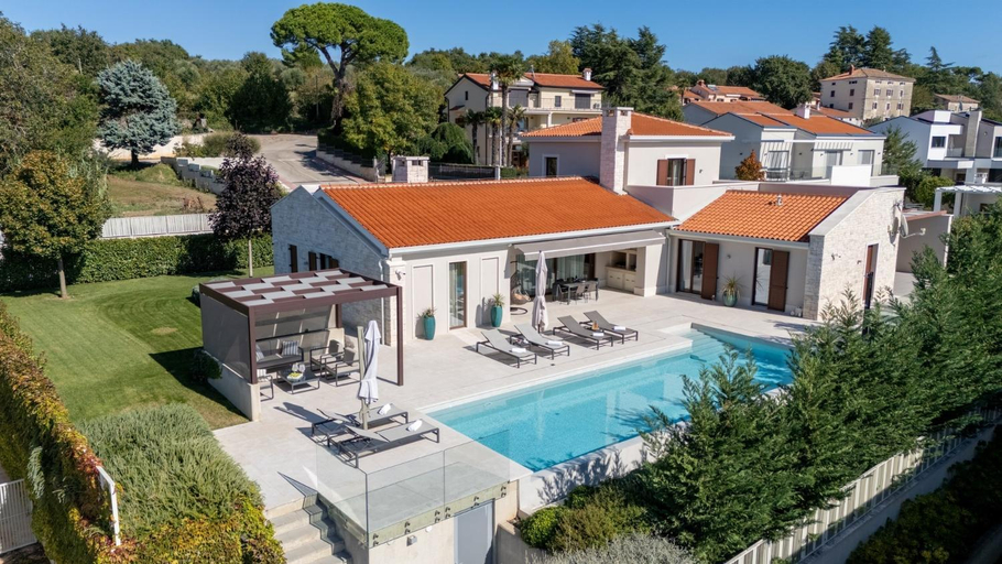 Others 3, Villa Efa, Višnjan