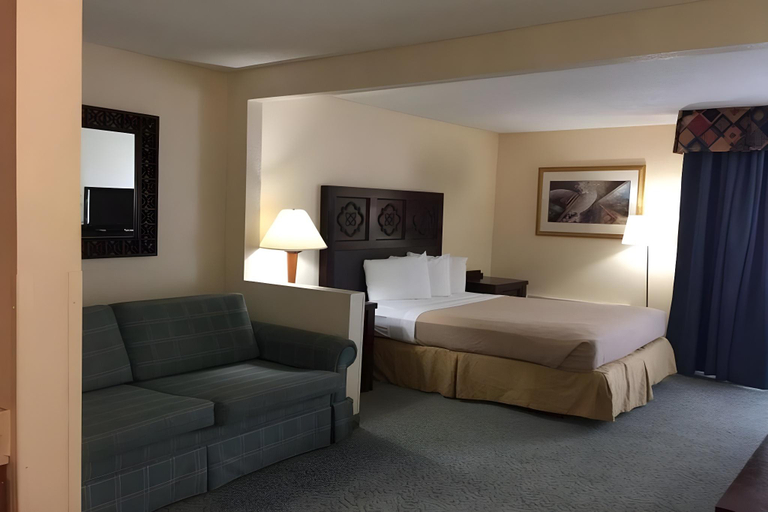 Bedroom 3, Garnet Inn & Suites, Orange