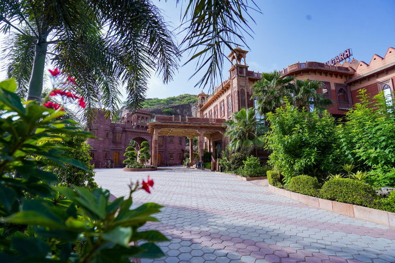 Exterior & Views