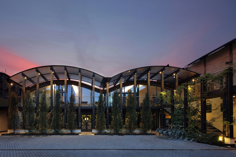 Exterior & Views
