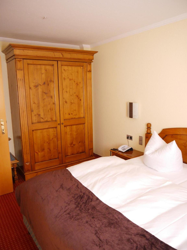 Bedroom 2, Bed & Breakfast zum alten Ratskeller, Oberspreewald-Lausitz