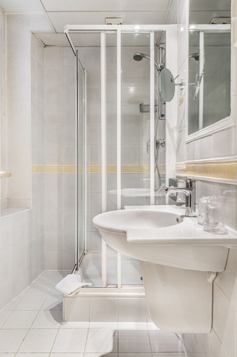Bathroom 4, Hotel Courcelles Mederic, Paris