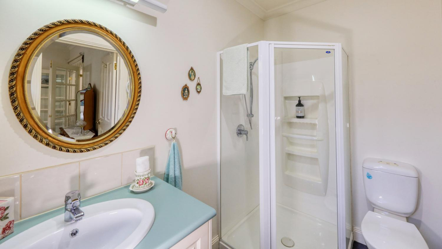 Bathroom 3, Birchwood Devonport Self-Contained Accommodation, Devonport
