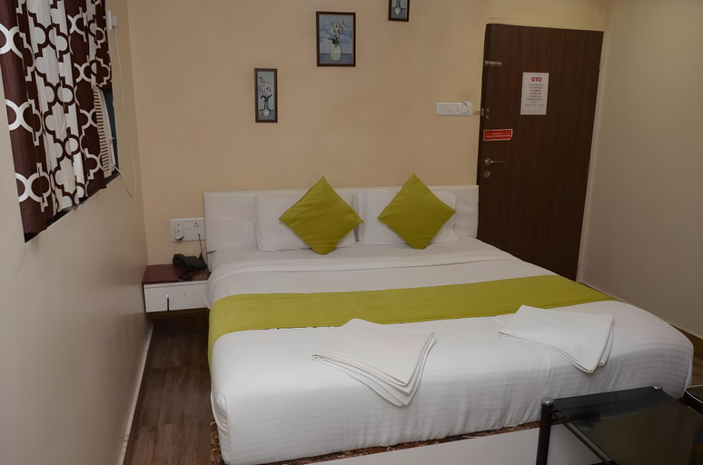 Bedroom 2, Platinum Hotel, Thane