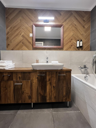 Bathroom 3, MT Suites ApartHotel, Budapesti