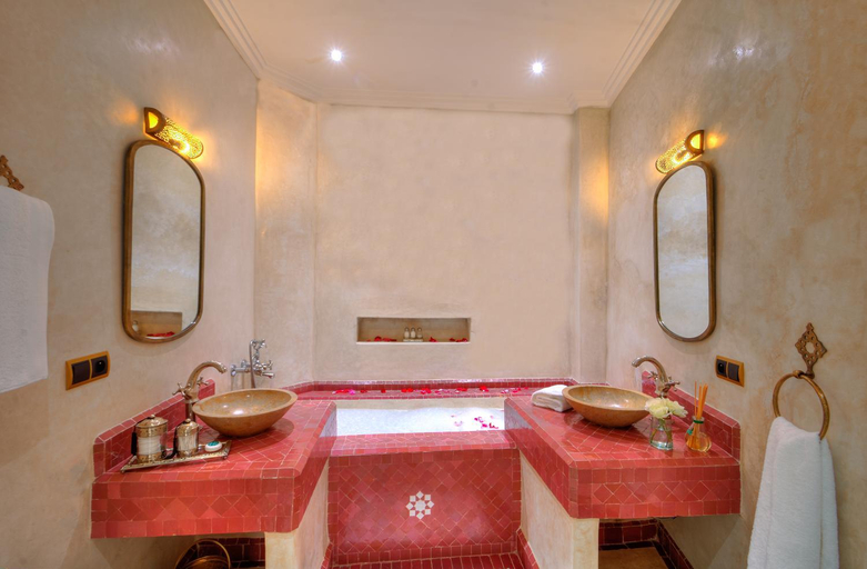 Bathroom 2, riad paradis blanc, Marrakech