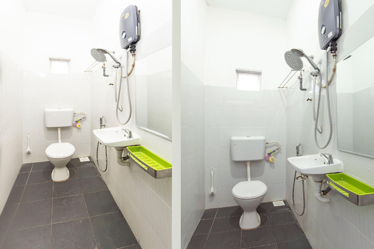 Bathroom 4, Sg Rengit City Resort 1, Kota Tinggi