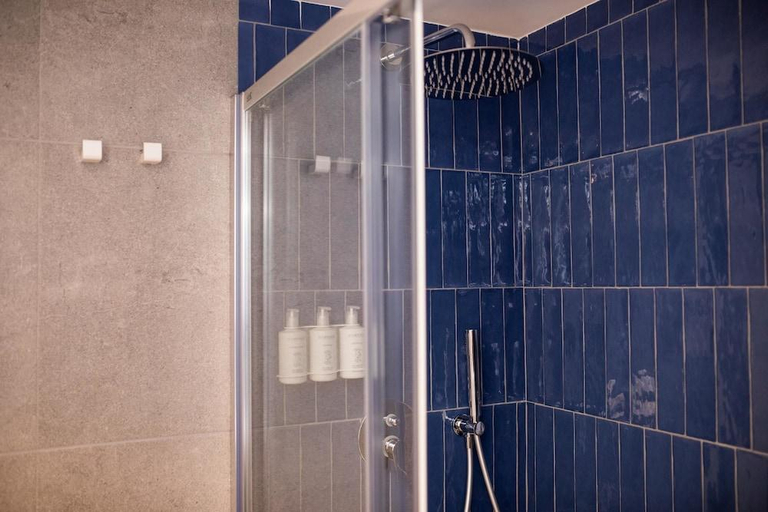 Bathroom 4, Room Mate Cosmo – City Centre, Valencia, Valencia