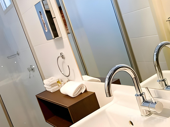 Bathroom 4, Tall Trees Ainslie Motel, Canberra