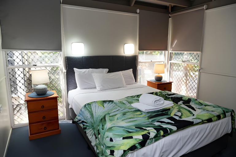 Bedroom 2, Kellys Beach Resort, Burnett  - Pt A